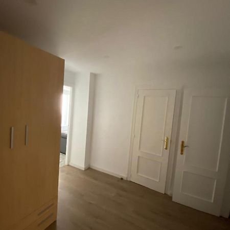 Habitacion Privada En Un Gran Sector Lägenhet Valencia Exteriör bild